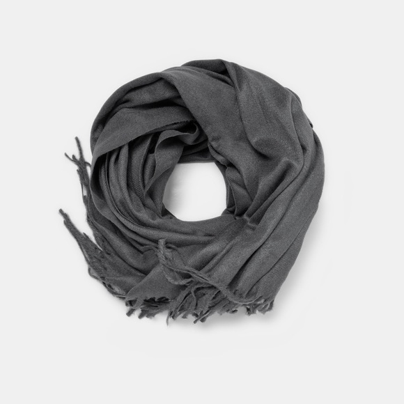 ZARA SOFT FEEL FRINGED GRAY SCARF BRAND NEW WITH TAGS BLOGGERS FAV COZY WARM - Picture 4 of 5